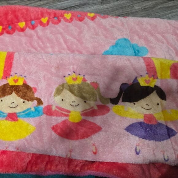 Princess and castles baby blanket 41x55" - Picture 4 of 6